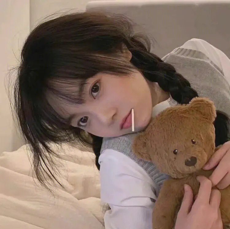 戴红头巾的女孩